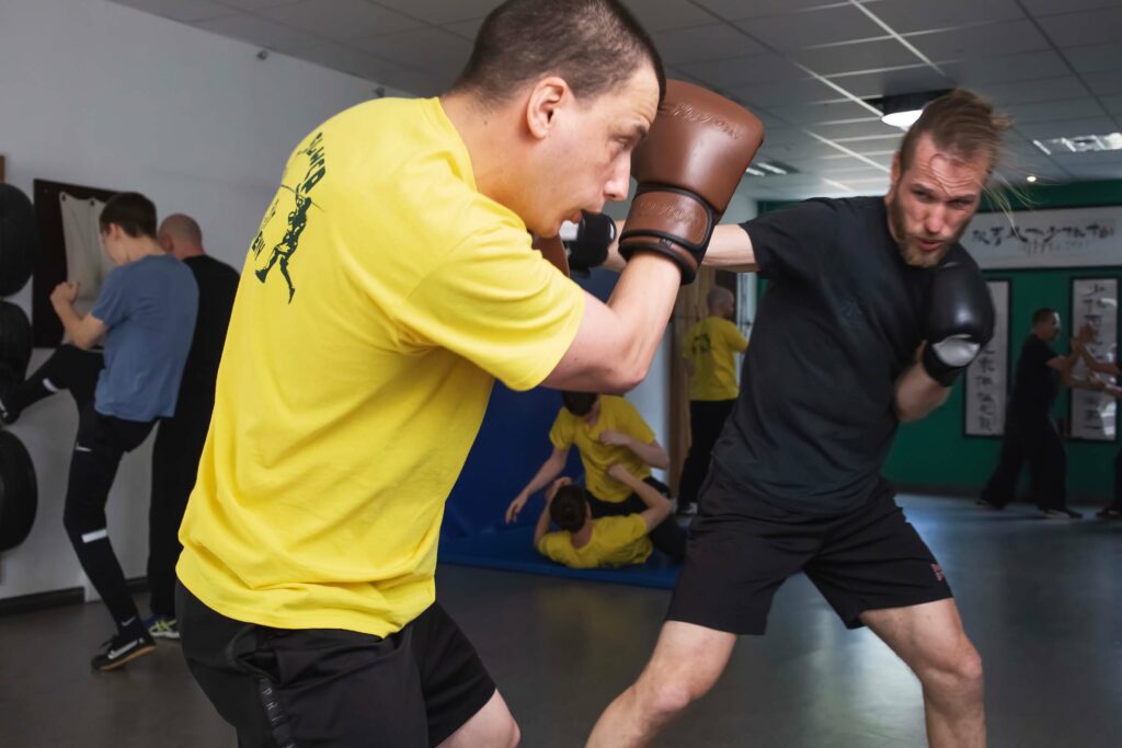 Kickboxing Sanda - Kickboxing and Sanda: Master versatility in combat