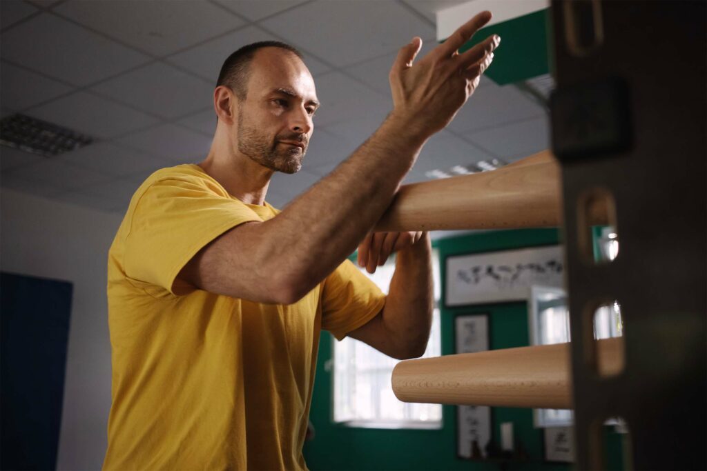 Wooden Dummy - Siu Lam Wing Chun Wooden Dummy training